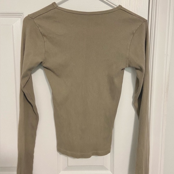 Brandy Melville Josephine Top - Picture 3 of 3